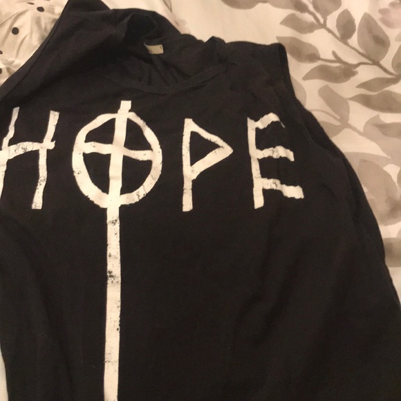 Tops - BRAND NEW Sleeveless tee